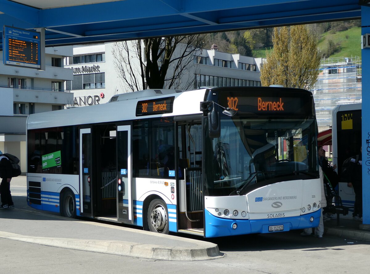 (248'100) - BSW Sargans - Nr. 335/SG 3120928 - Solaris am 6. April 2023 beim Bahnhof Heerbrugg