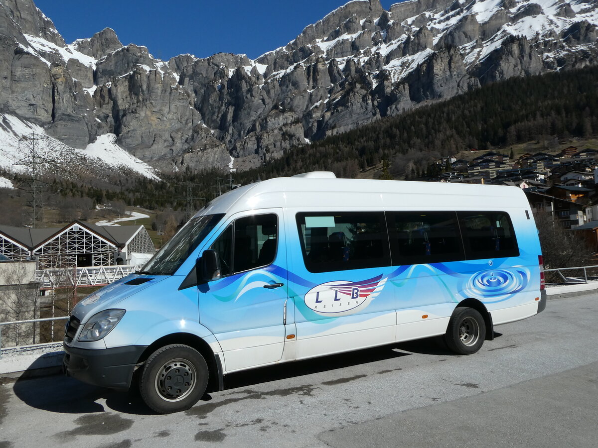 (248'280) - LLB Susten - Nr. 21/VS 38'021 - Mercedes am 9. April 2023 in Leukerbad, Busbahnhof