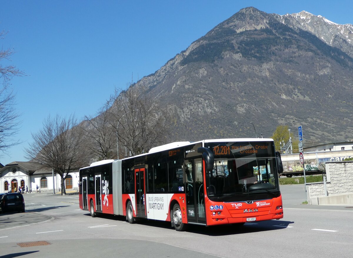 (248'318) - TMR Martigny - Nr. 152/VS 1257 - MAN am 9. April 2023 beim Bahnhof Martigny