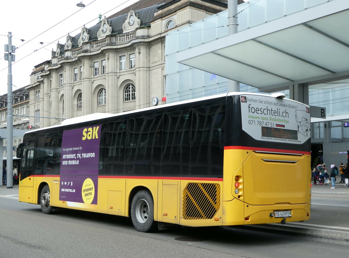 (248'426) - PostAuto Ostschweiz - SG 443'902/PID 10'714 - Volvo am 13. April 2023 beim Bahnhof St. Gallen