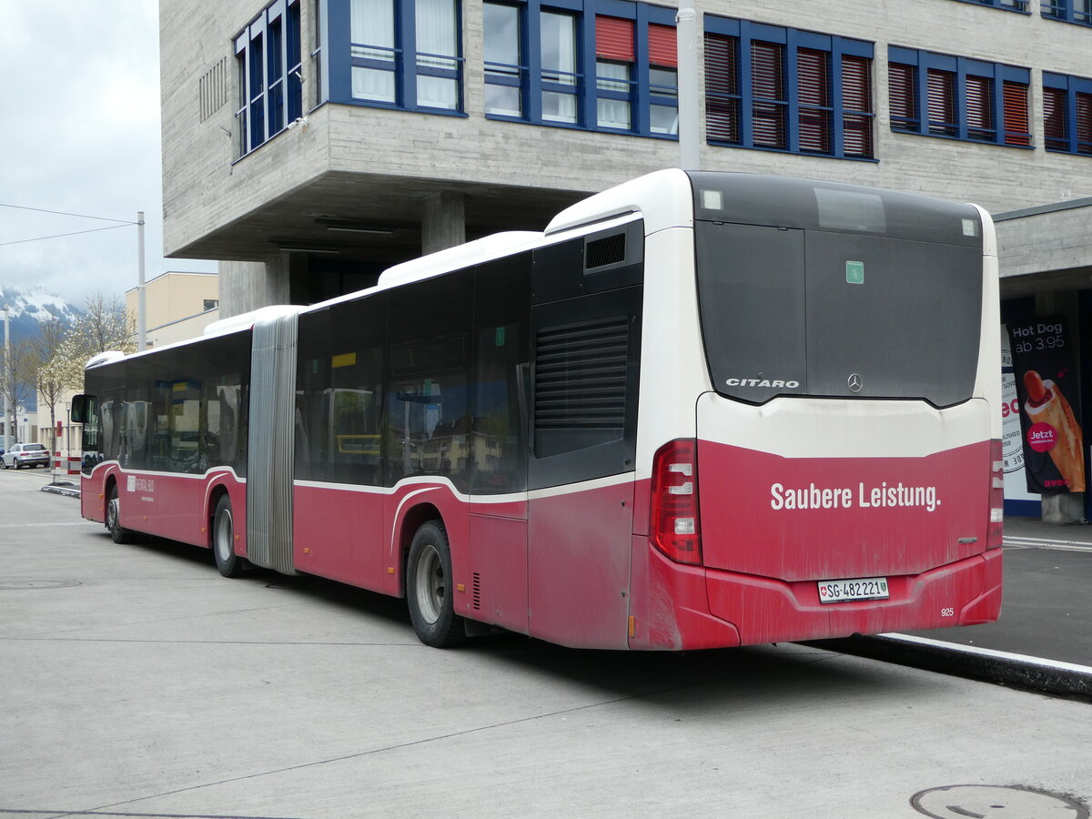 (248'476) - RTB Altsttten - Nr. 925/SG 482'221 - Mercedes (ex Wiener Linien, A-Wien Nr. 8735) am 13. April 2023 beim Bahnhof Buchs