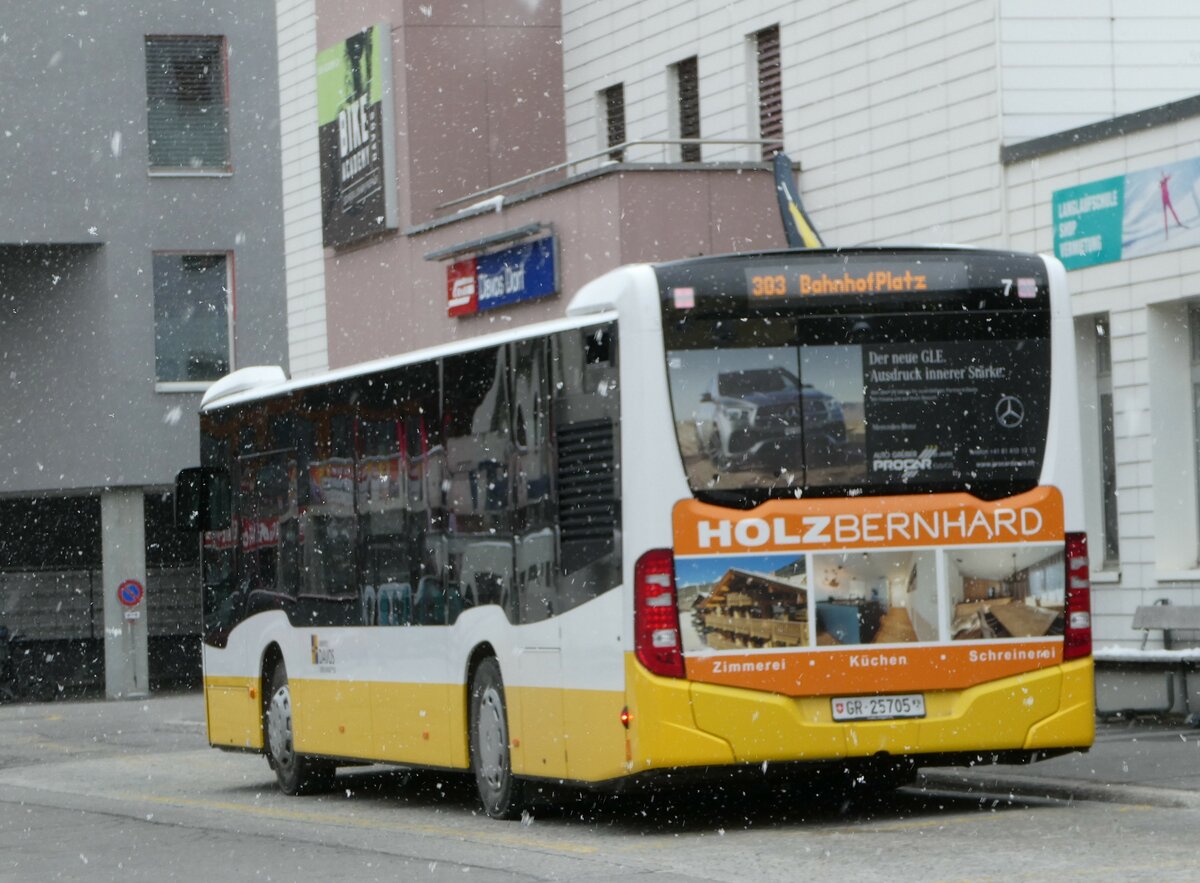 (248'632) - VBD Davos - Nr. 7/GR 25'705 - Mercedes am 15. April 2023 beim Bahnhof Davos Dorf