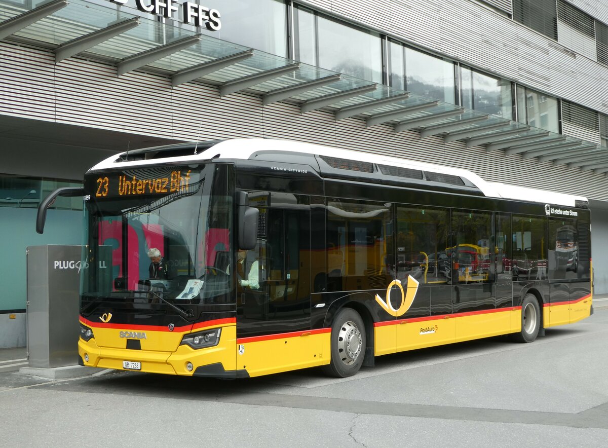 (248'645) - Dnser, Trimmis - GR 7288/PID 11'893 - Scania (ex GR 165'792) am 15. April 2023 beim Bahnhof Landquart