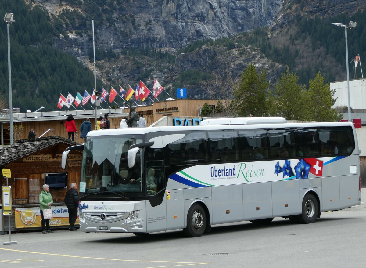 (248'974) - Oberland Reisen, Thun - Nr. 40/BE 376'483 - Mercedes am 21. April 2023 beim Bahnhof Grindelwald