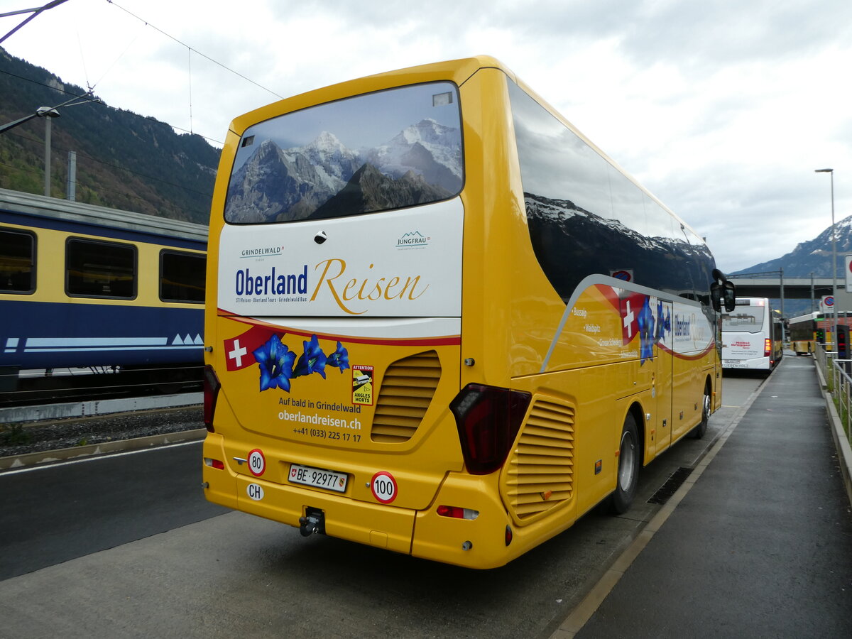 (249'174) - Oberland Reisen, Thun - Nr. 22/BE 92'977 - Setra (ex AVG Grindelwald Nr. 22) am 28. April 2023 beim Bahnhof Interlaken Ost