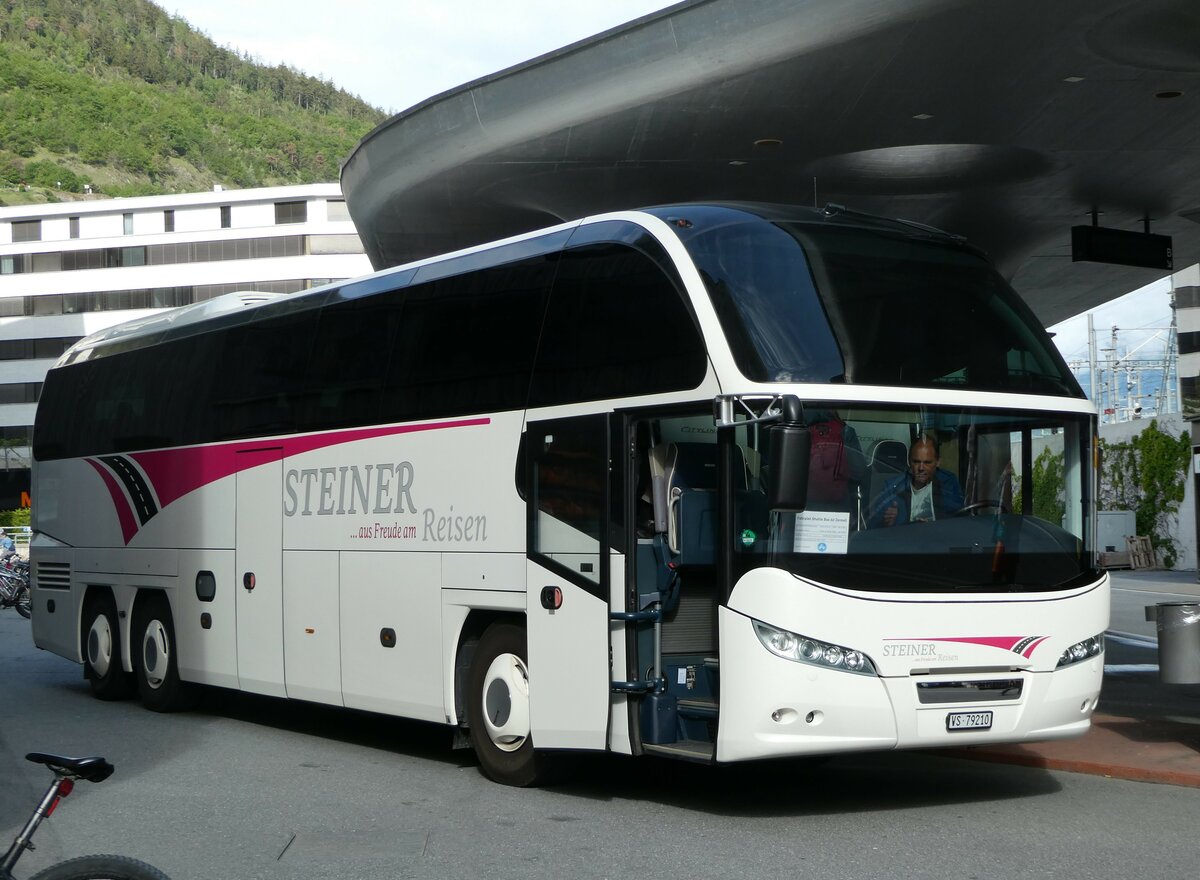 (249'933) - Steiner, Niedergesteln - VS 79'210 - Neoplan am 13. Mai 2023 beim Bahnhof Visp