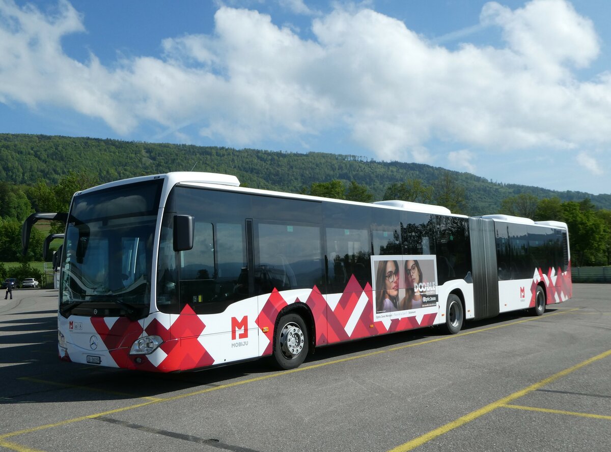 (250'137) - CarPostal Ouest - JU 36'039/PID 11'739 - Mercedes am 18. Mai 2023 in Develier, Parkplatz