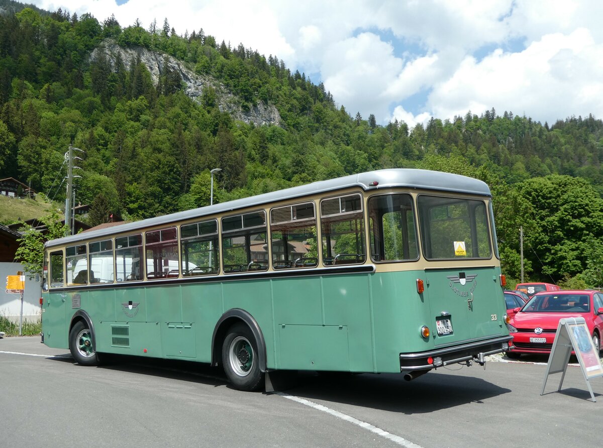 (250'648) - TPF Fribourg - Nr. 33/FR 300'450 - Saurer/Hess (ex Oldtimer Club 33, Tafers Nr. 33; ex GFM Fribourg Nr. 33) am 27. Mai 2023 beim Bahnhof Boltigen 