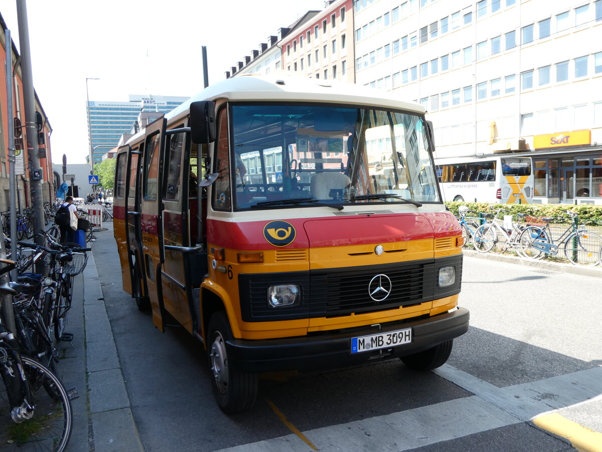 (250'907) - Hahn, Mnchen - Nr. 6/M-MB 309H - Mercedes (ex Mller, CH-Ennetmoos Nr. 6; ex Portenier, CH-Adelboden Nr. 6/PID 492; ex Geiger, Adelboden Nr. 6) am 3. Juni 2023 beim Hauptbahnhof Mnchen