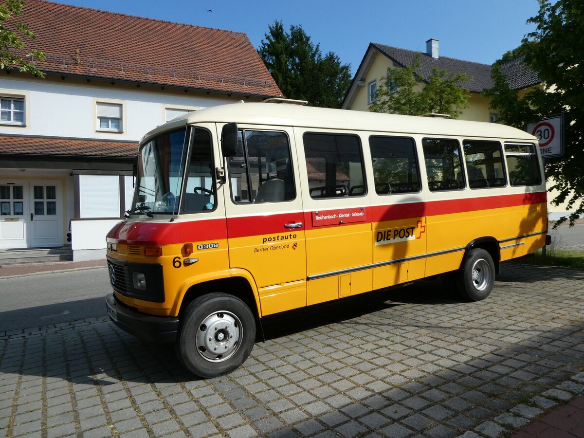 (250'914) - Hahn, Mnchen - Nr. 6/M-MB 309H - Mercedes (ex Mller, CH-Ennetmoos Nr. 6; ex Portenier, CH-Adelboden Nr. 6; ex Geiger, CH-Adelboden Nr. 6) am 3. Juni 2023 in Essenbach, Schulstrasse