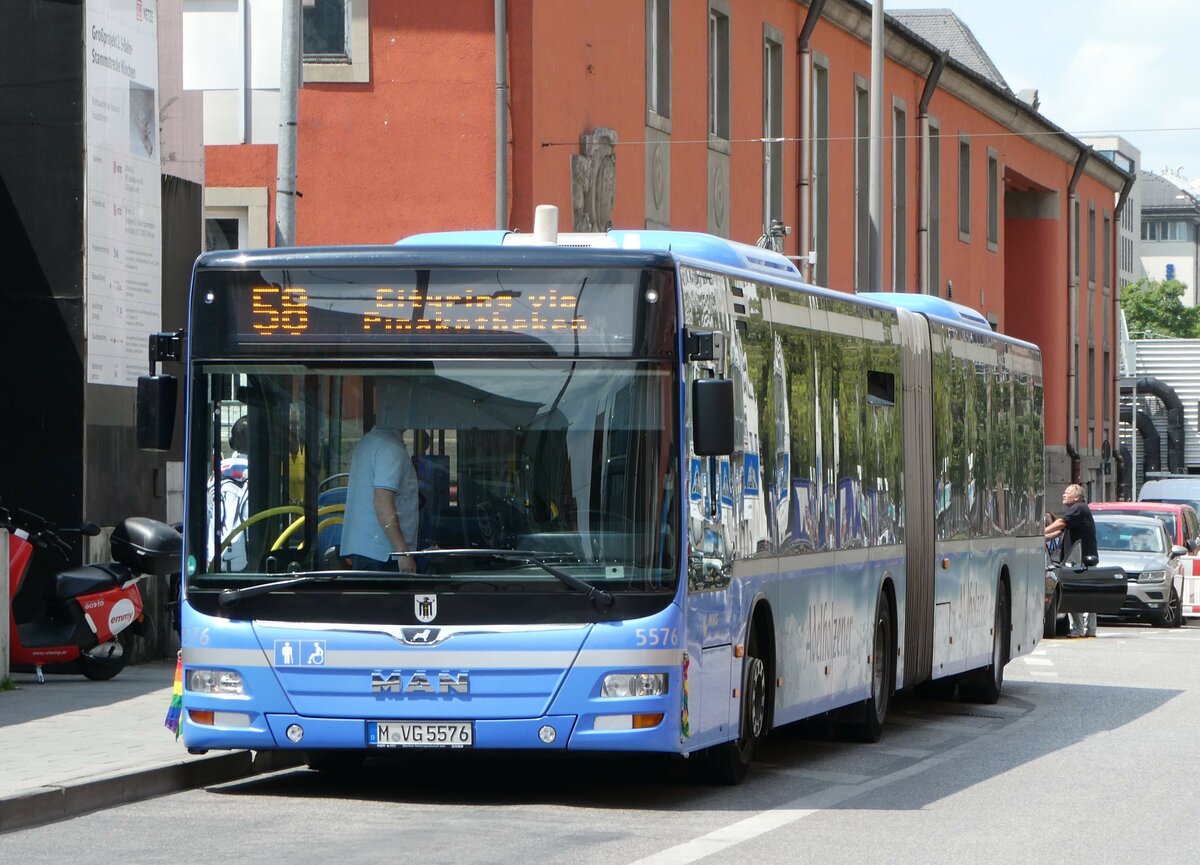 (251'094) - MVG Mnchen - Nr. 5576/M-VG 5576 - MAN am 5. Juni 2023 beim Hauptbahnhof Mnchen