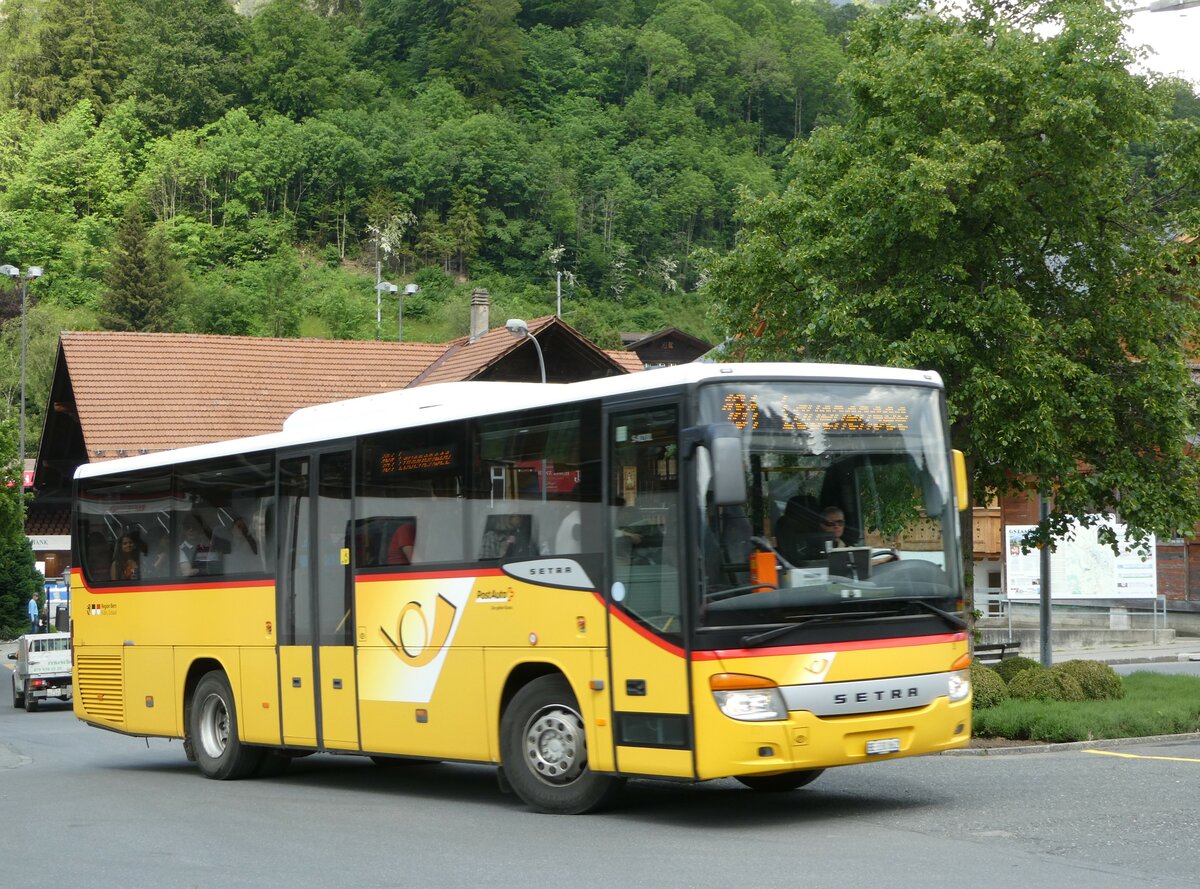 (251'150) - Kbli, Gstaad - Nr. 3/BE 330'862/PID 4535 - Setra am 6. Juni 2023 beim Bahnhof Gstaad