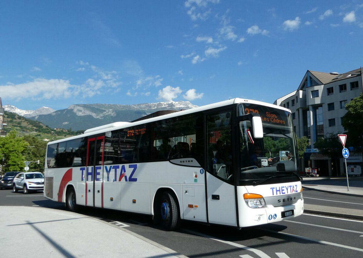 (251'190) - Theytaz, Sion - VS 11'009 - Setra am 9. Juni 2023 beim Bahnhof Sion