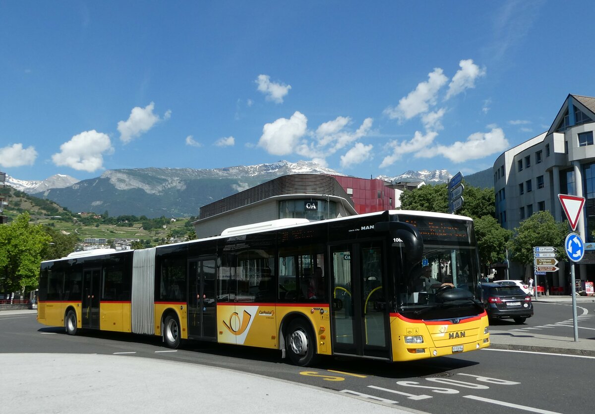 (251'211) - PostAuto Wallis - Nr. 51/VS 536'944/PID 10'681 - MAN (ex TMR Martigny Nr. 123) am 9. Juni 2023 beim Bahnhof Sion