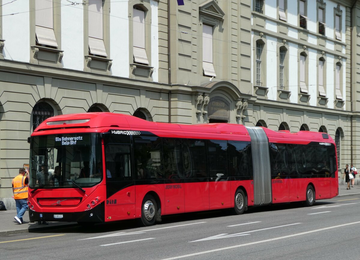 (251'646) - Bernmobil, Bern - Nr. 217/BE 881'217 - Volvo am 17. Juni 2023 beim Bahnhof Bern