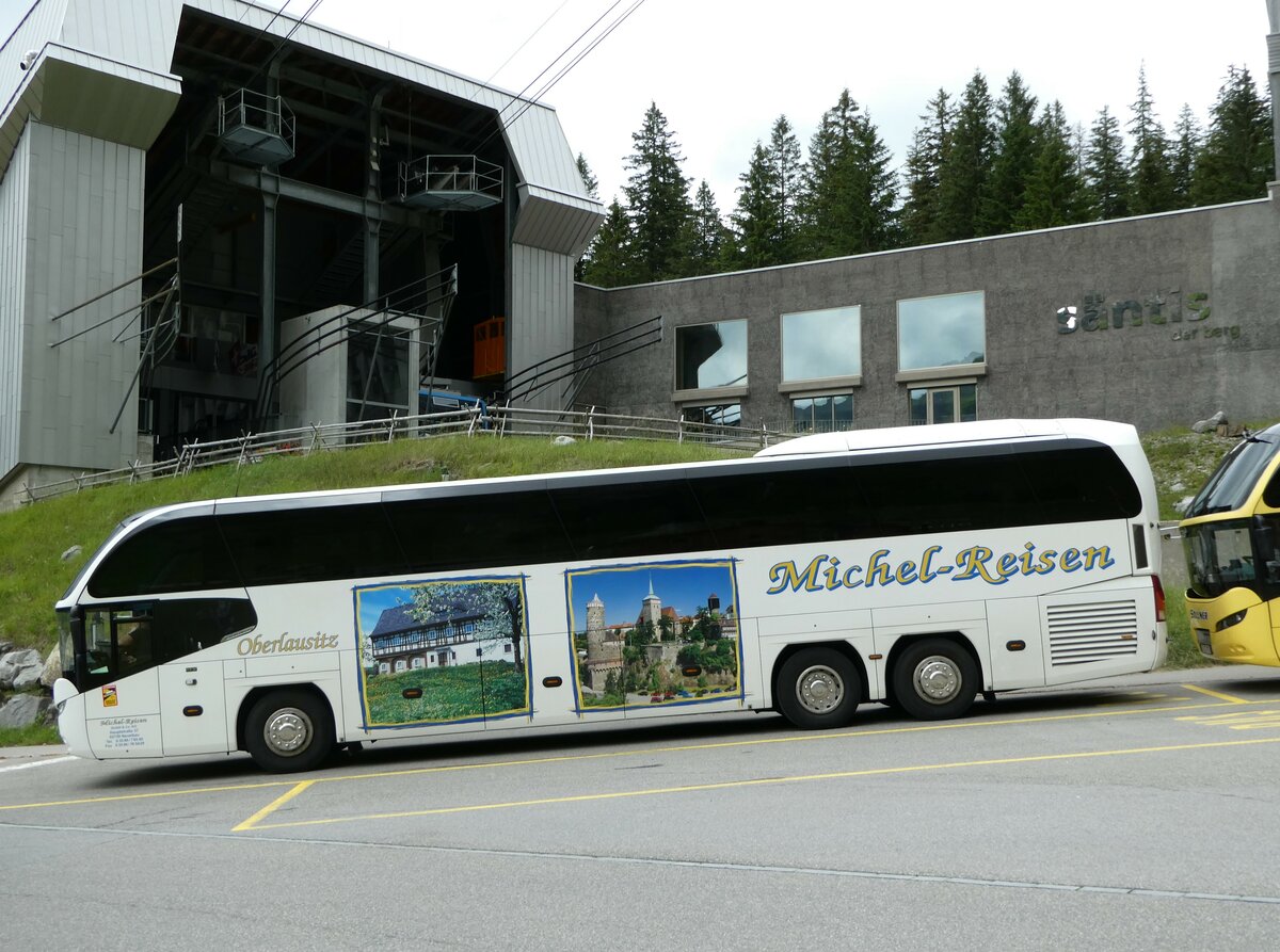 (252'343) - Aus Deutschland: Michel Neueibau - ZI-MR 3 - Neoplan am 4. Juli 2023 in Schwgalp, Sntis-Schwebebahn