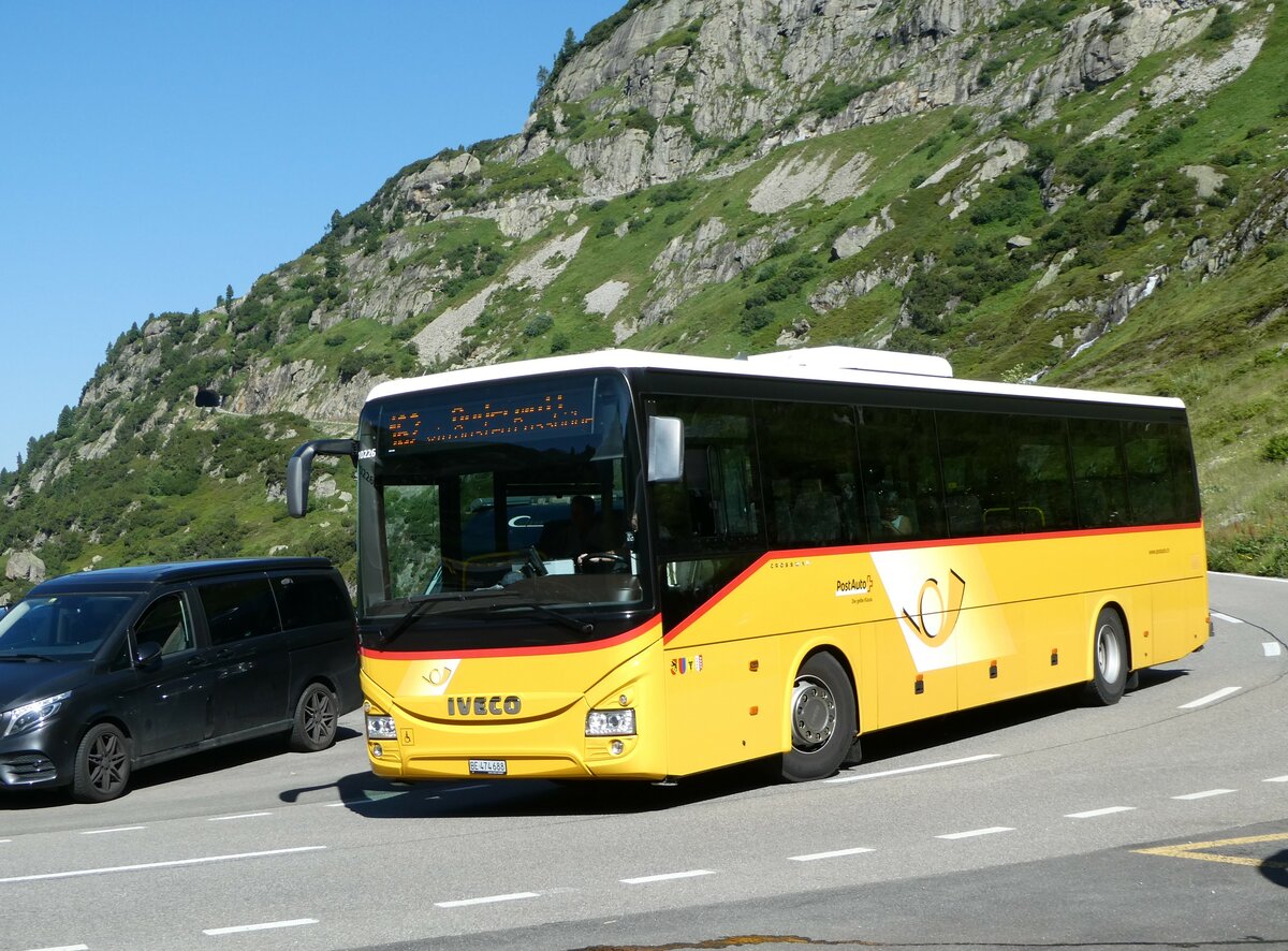 (252'538) - PostAuto Bern - BE 474'688/PID 10'226 - Iveco am 9. Juli 2023 in Susten, Steingletscher