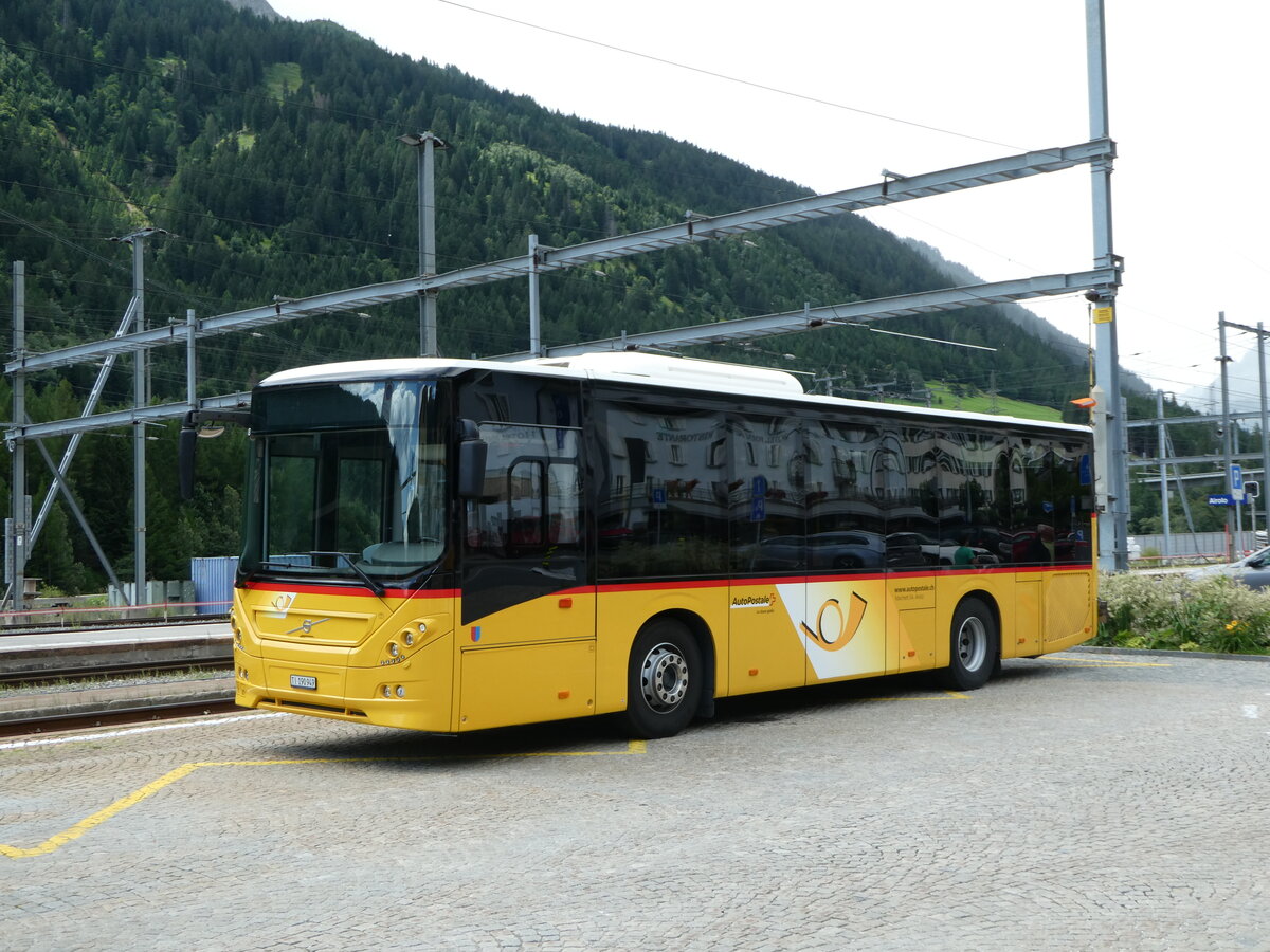 (253'014) - Marchetti, Airolo - TI 190'949/PID 11'343 - Volvo am 25. Juli 2023 beim Bahnhof Airolo