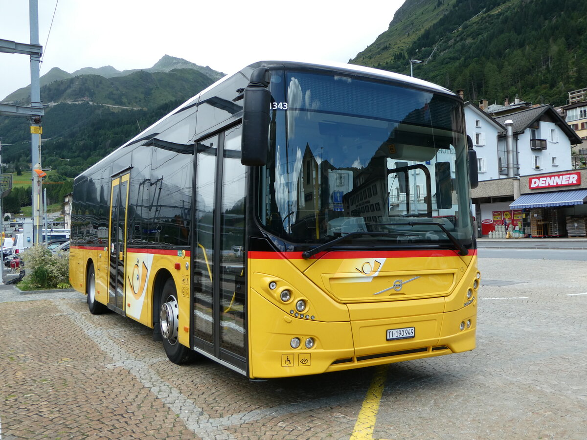 (253'016) - Marchetti, Airolo - TI 190'949/PID 11'343 - Volvo am 25. Juli 2023 beim Bahnhof Airolo