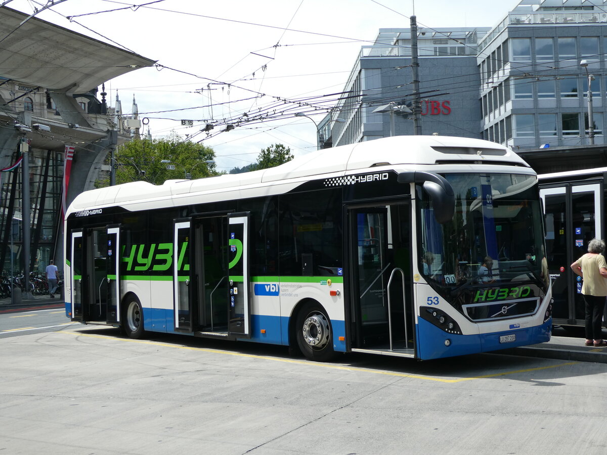 (253'135) - VBL Luzern - Nr. 53/LU 287'200 - Volvo am 29. Juli 2023 beim Bahnhof Luzern