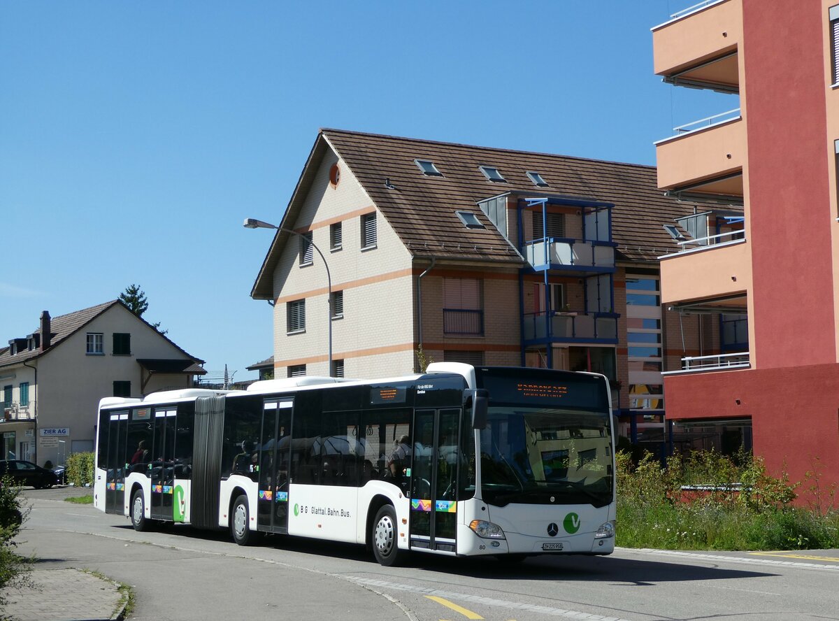 (253'638) - Welti-Furrer, Bassersdorf - Nr. 80/ZH 225'958 - Mercedes (ex Nr. 70; ex EvoBus, Kloten) am 11. August 2023 beim Bahnhof Pfungen