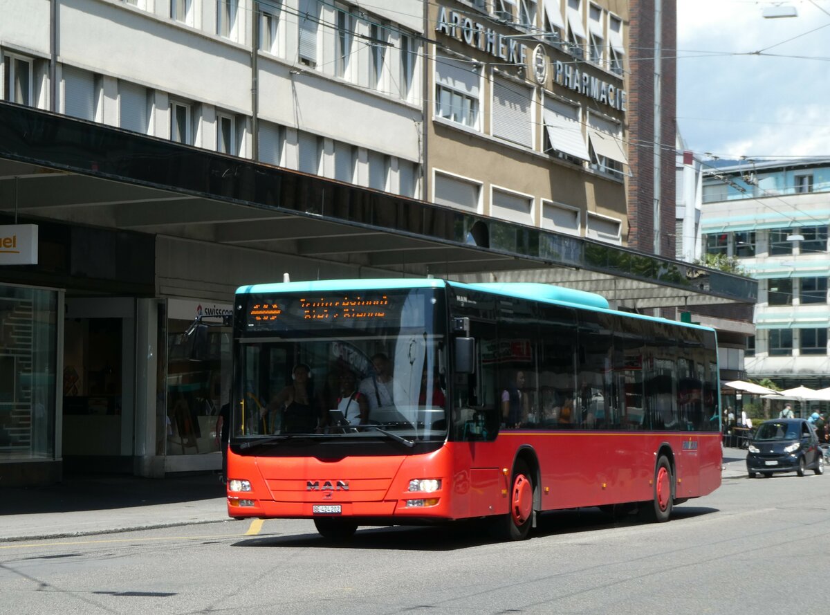 (253'712) - Funi-Car, Biel - Nr. 2/BE 424'202 - MAN am 12. August 2023 beim Bahnhof Biel