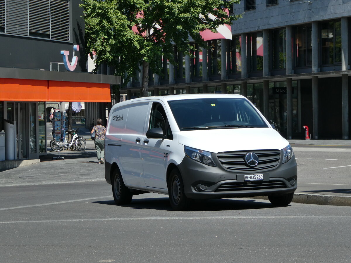 (253'871) - STI Thun - Nr. 320/BE 835'269 - Mercedes am 16. August 2023 beim Bahnhof Thun