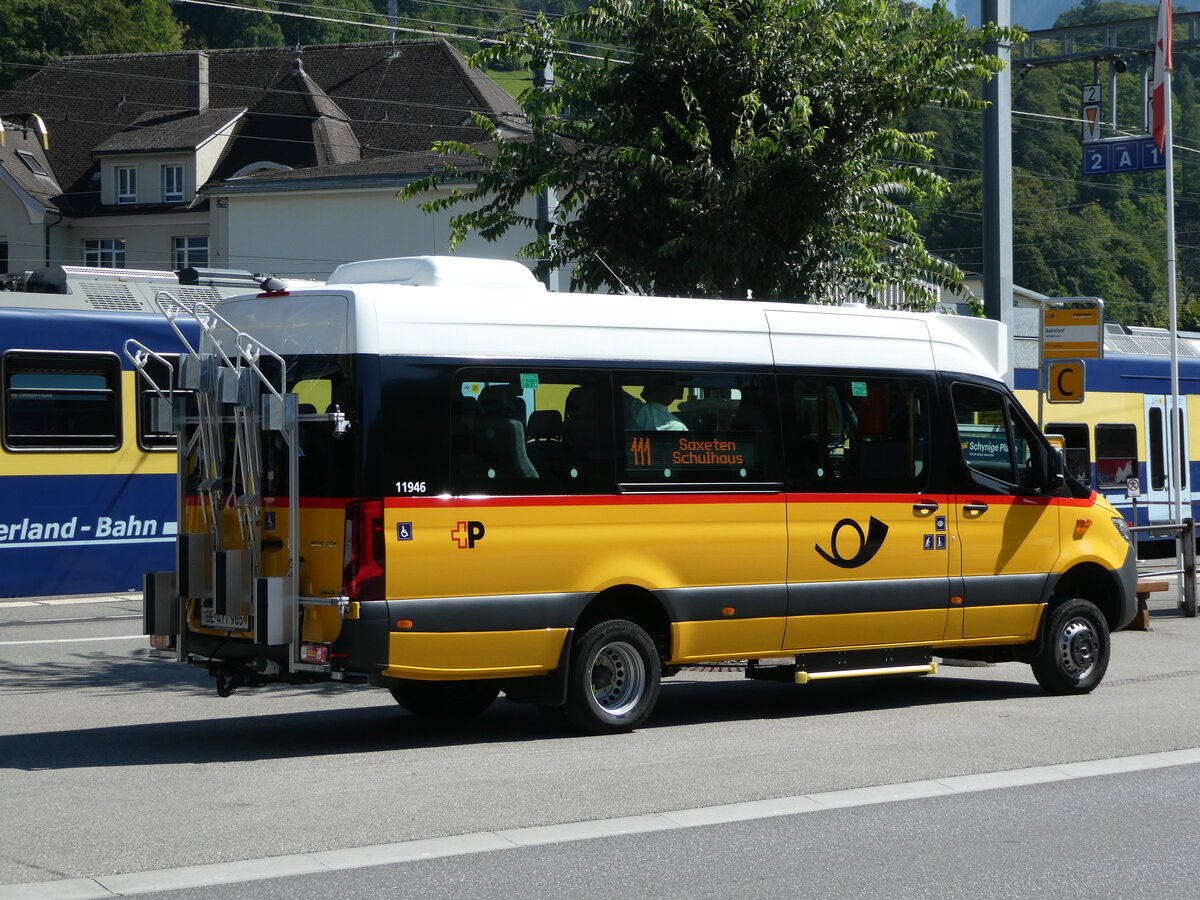 (254'106) - PostAuto Bern - BE 477'965/PID 11'946 - Mercedes am 21. August 2023 beim Bahnhof Wilderswil