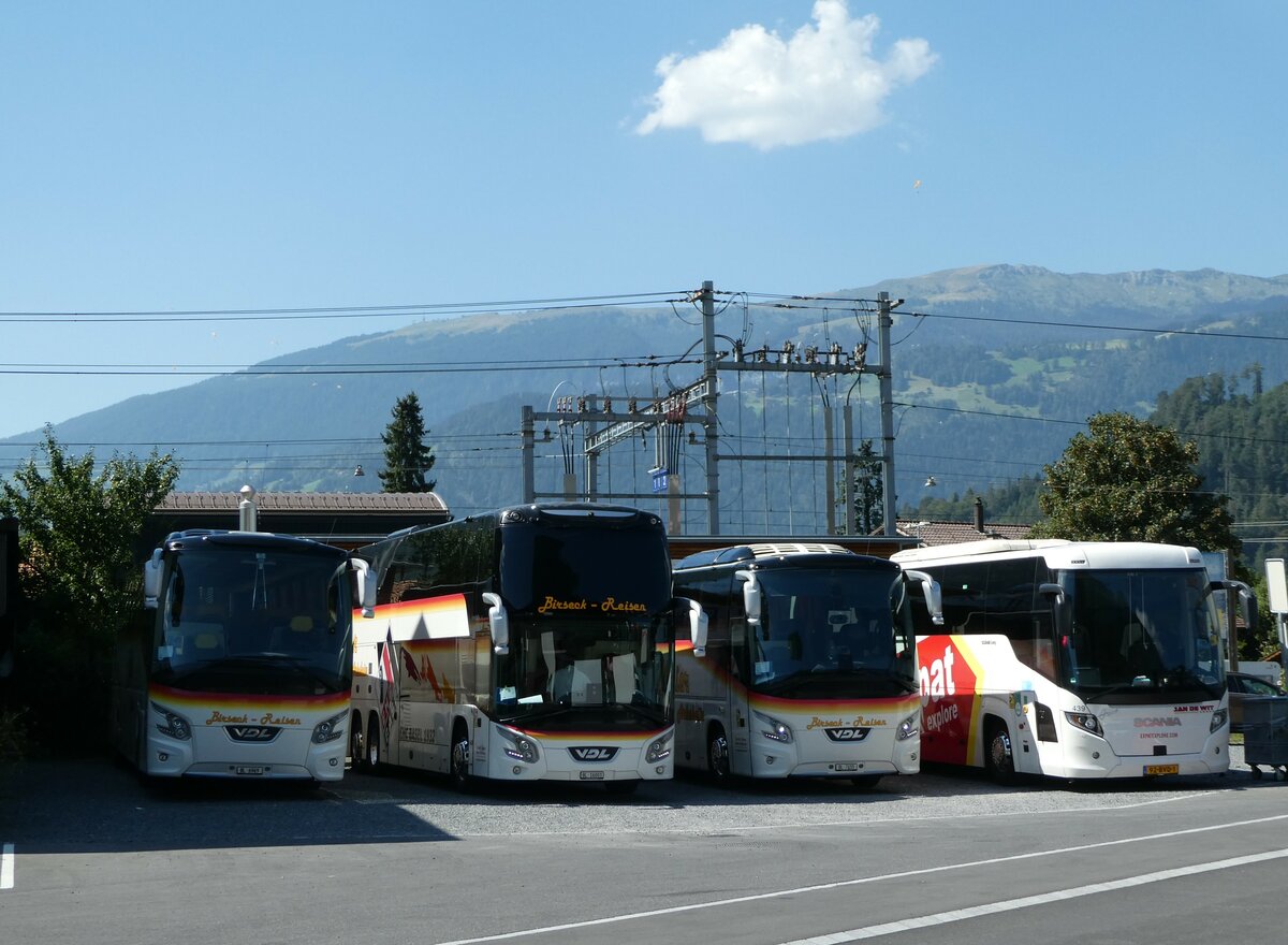 (254'107) - Meier, Arlesheim - BL 6969 + BL 16'001 + BL 7455 - VDL am 21. August 2023 beim Bahnhof Wilderswil