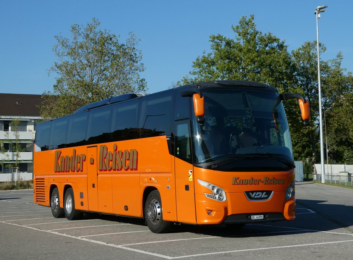 (254'831) - Kander-Reisen, Frutigen - BE 44'998 - VDL am 5. September 2023 in Thun-Lerchenfeld, Waldeck