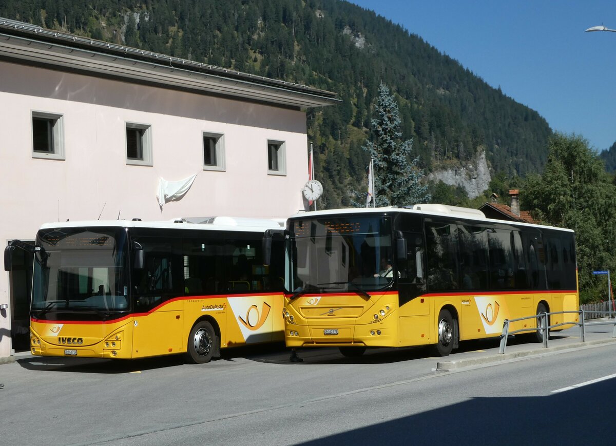 (254'890) - PostAuto Graubnden - GR 162'976/PID 10'747 - Volvo am 8. September 2023 in Zillis, Dorf