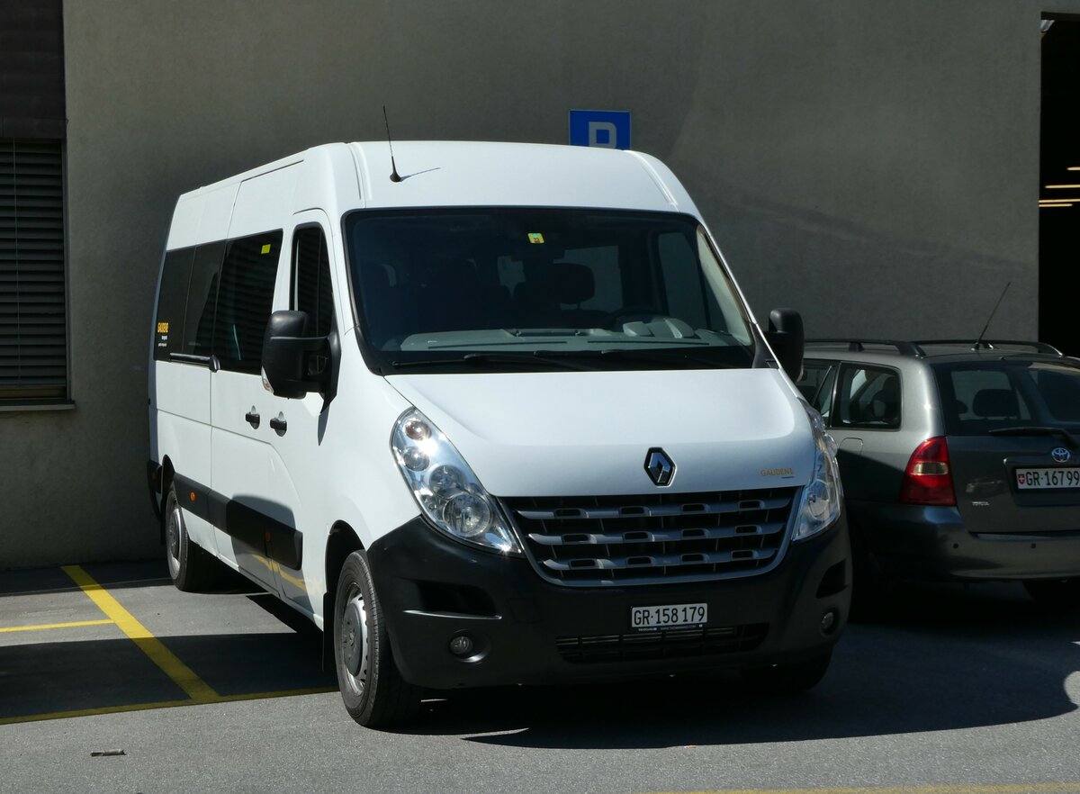 (254'903) - Gaudenz, Andeer - GR 158'179 - Renault am 8. September 2023 beim Bahnhof Thusis