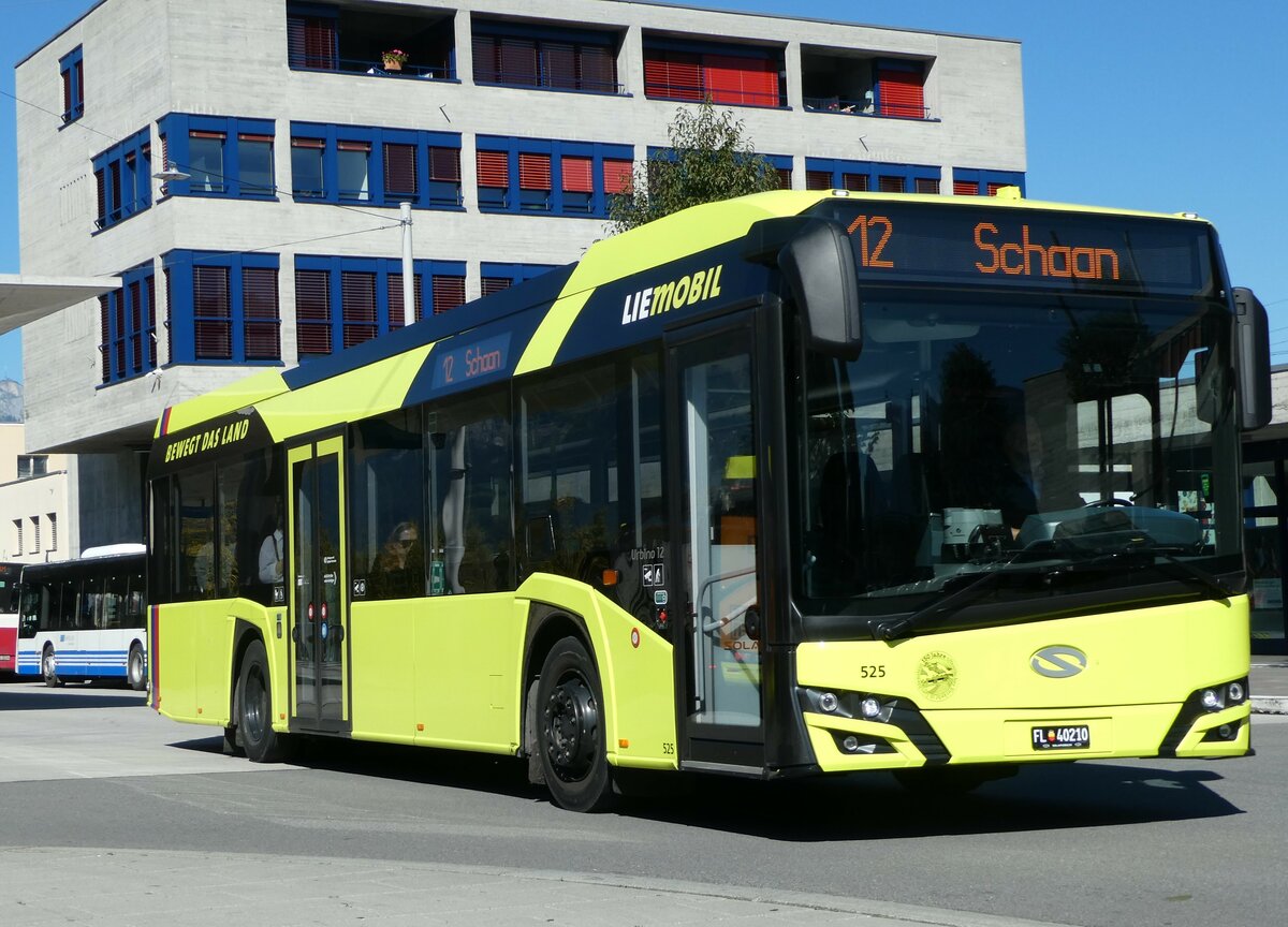 (255'613) - Aus Liechtenstein: BOS PS Anstalt, Vaduz - Nr. 525/FL 40'210 - Solaris am 26. September 2023 beim Bahnhof Buchs