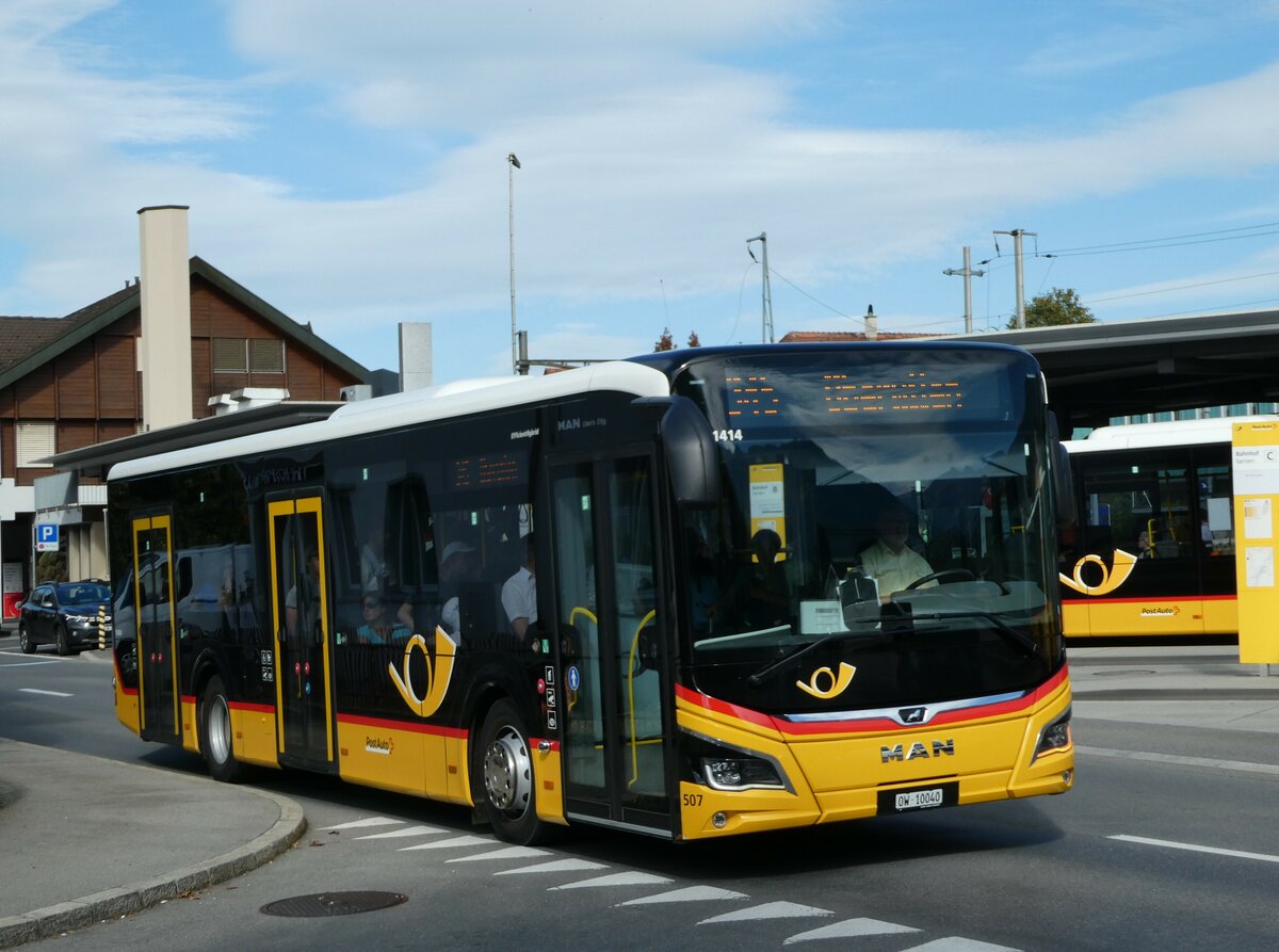 (255'685) - PostAuto Zentralschweiz - Nr. 507/OW 10'040/PID 11'414 - MAN (ex Nr. 7) am 29. September 2023 beim Bahnhof Sarnen