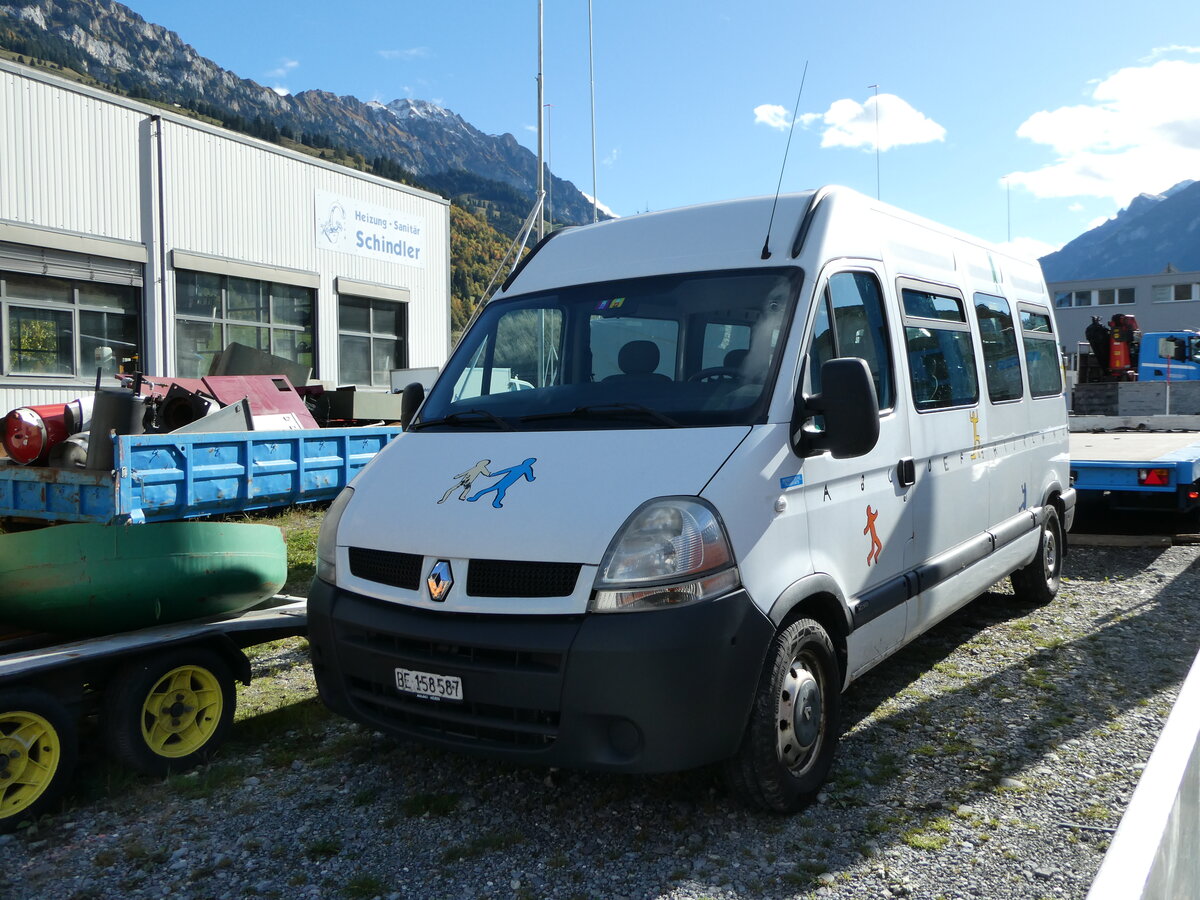 (256'450) - Imobersteg, Frutigen - BE 158'587 - Renault am 27. Oktober 2023 in Frutigen, Garage