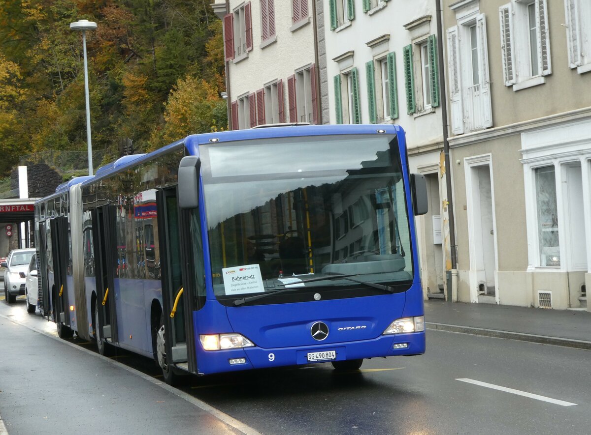 (256'601) - Domo, Glattbrugg - Nr. 9/SG 490'804 - Mercedes (ex VBZ Zrich Nr. 189; ex VZO Grningen Nr. 112) am 31. Oktober 2023 beim Bahnhof Schwanden