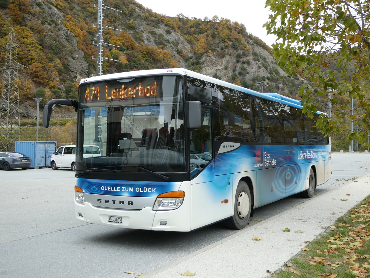 (257'010) - LBB Susten - Nr. 3/VS 38'003 - Setra am 16. November 2023 in Leuk, Garage