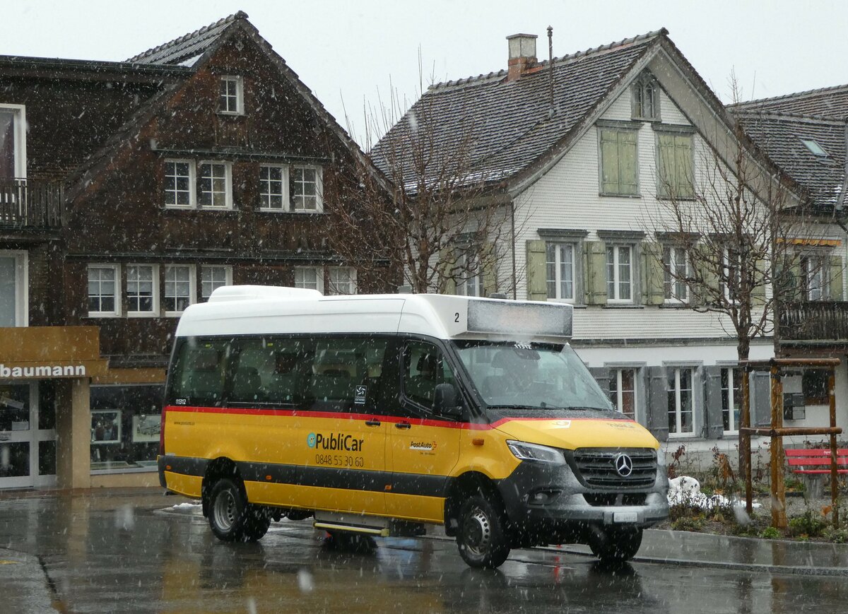 (257'291) - PostAuto Ostschweiz - AI 14'975/PID 11'312 - Mercedes am 28. November 2023 beim Bahnhof Appenzell