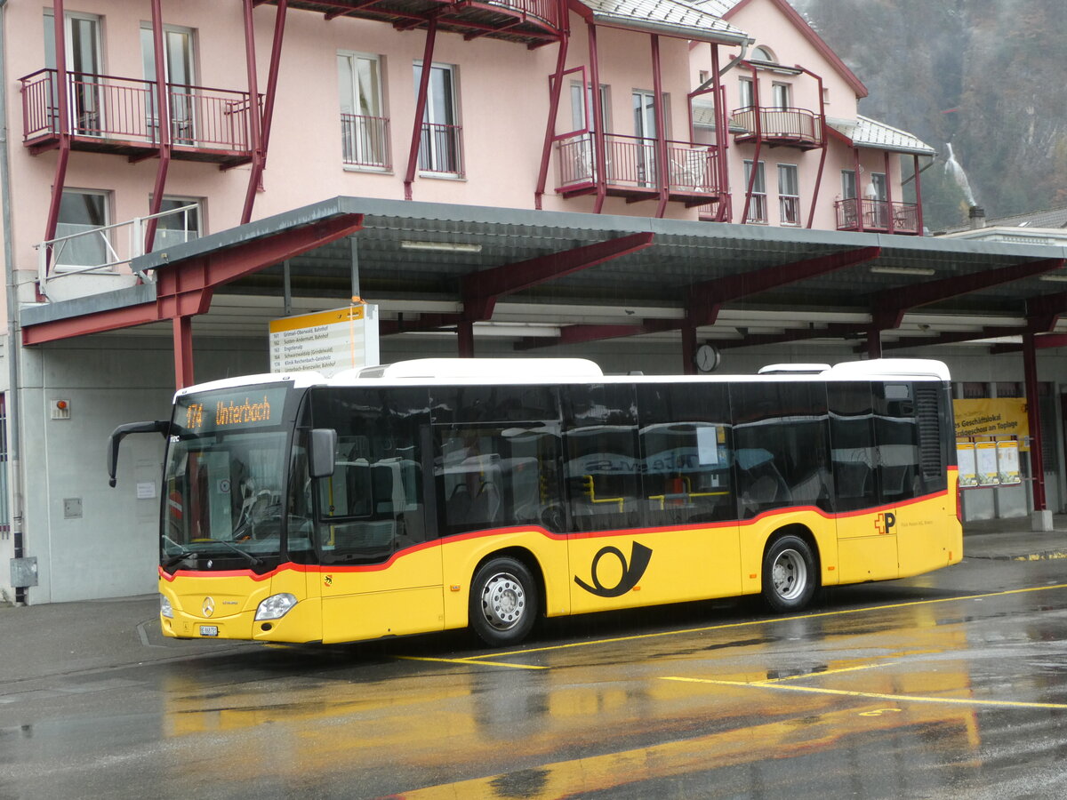 (257'334) - Flck, Brienz - Nr. 21/BE 868'721/PID 11'212 - Mercedes am 1. Dezember 2023 in Meiringen, Postautostation