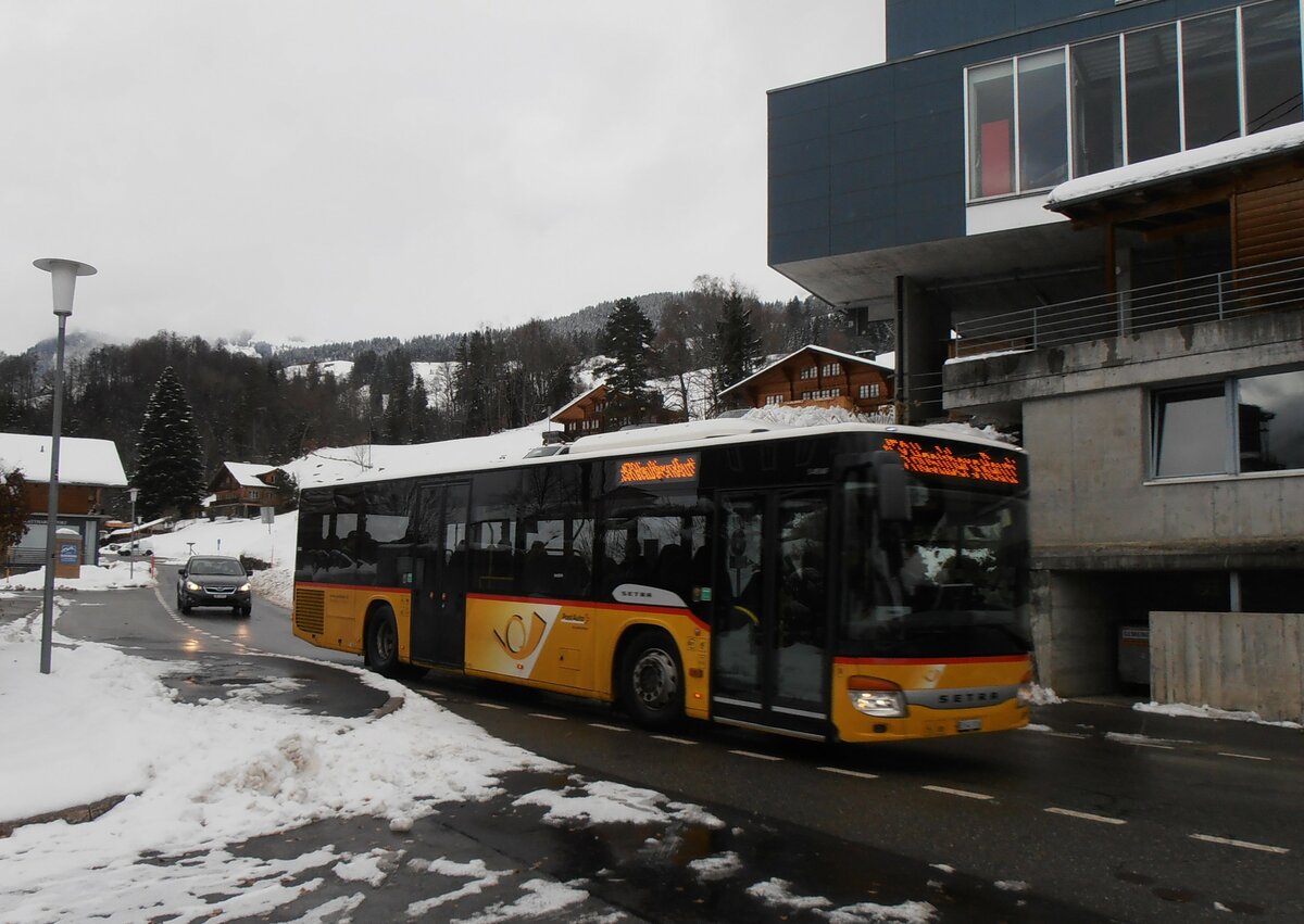 (257'462) - Flck, Brienz - Nr. 8/BE 643'926/PID 5682 - Setra am 5. Dezember 2023 in Reuti-Hasliberg, Post