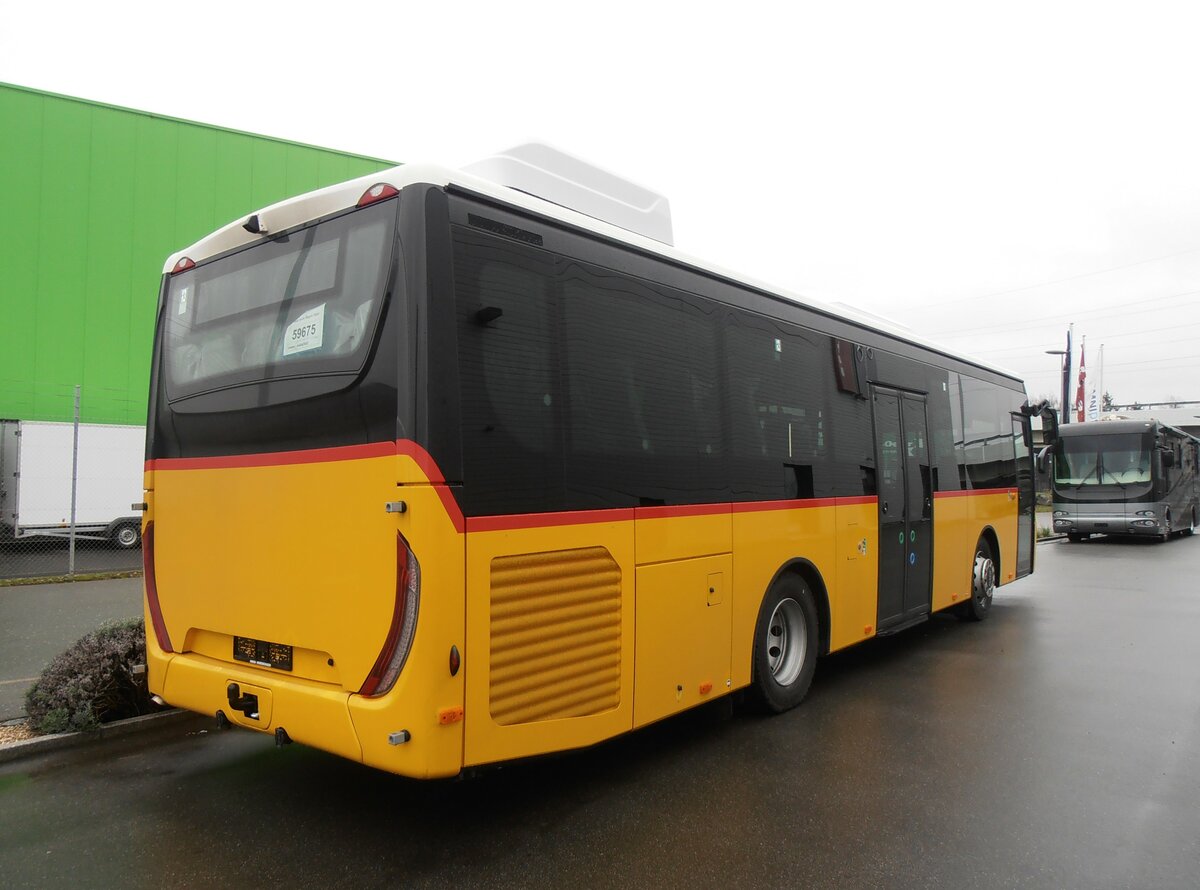 (257'480) - PostAuto Graubnden - PID 12'013 - Iveco am 9. Dezember 2023 in Kerzers, Interbus