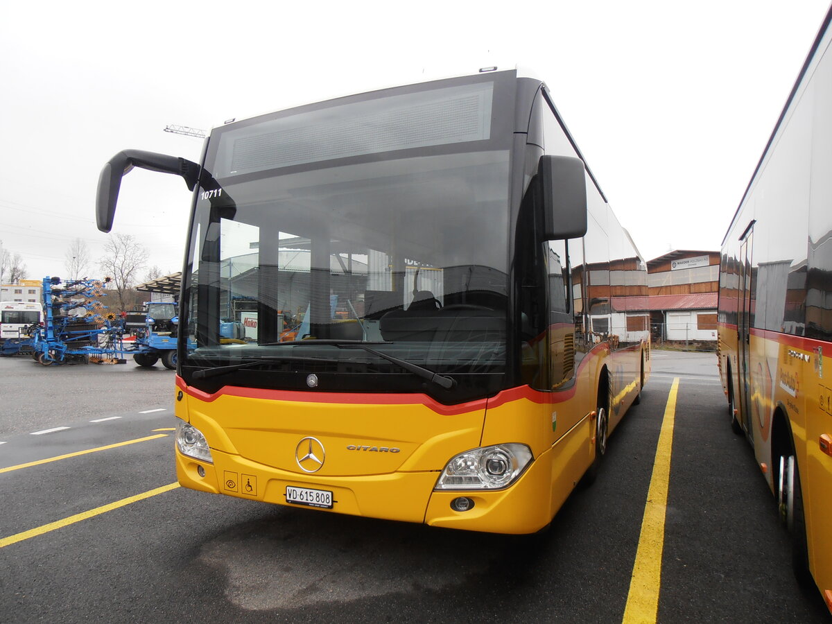 (257'496) - CarPostal Ouest - VD 615'808/PID 10'711 - Mercedes am 9. Dezember 2023 in Kerzers, Interbus