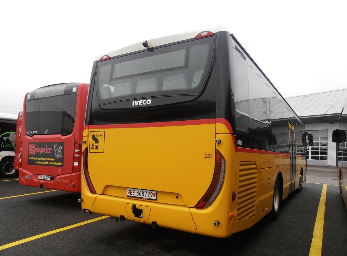 (257'499) - Flck, Brienz - Nr. 29/BE 868'729/PID 11'831 - Iveco am 9. Dezember 2023 in Kerzers, Interbus