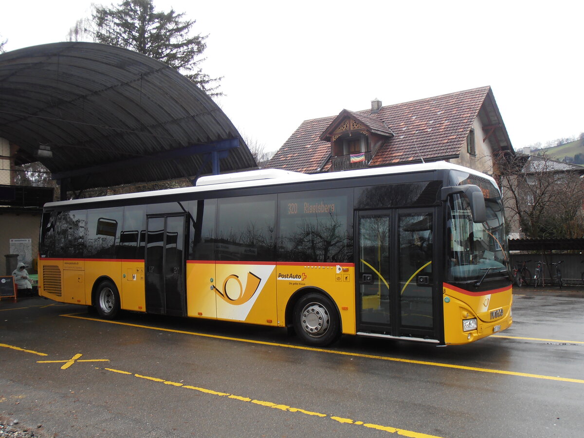 (257'621) - Engeloch, Riggisberg - Nr. 8/BE 13'188/PID 10'337 - Iveco am 14. Dezember 2023 beim Bahnhof Thurnen