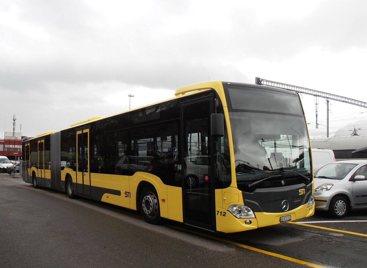 (257'795) - STI Thun - Nr. 712/BE 811'712 - Mercedes am 21. Dezember 2023 in Thun, CarTerminal