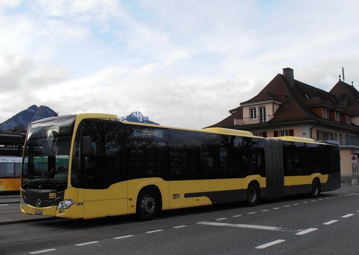 (258'015) - STI Thun - Nr. 169/BE 752'169 - Mercedes am 29. Dezember 2023 beim Bahnhof Spiez