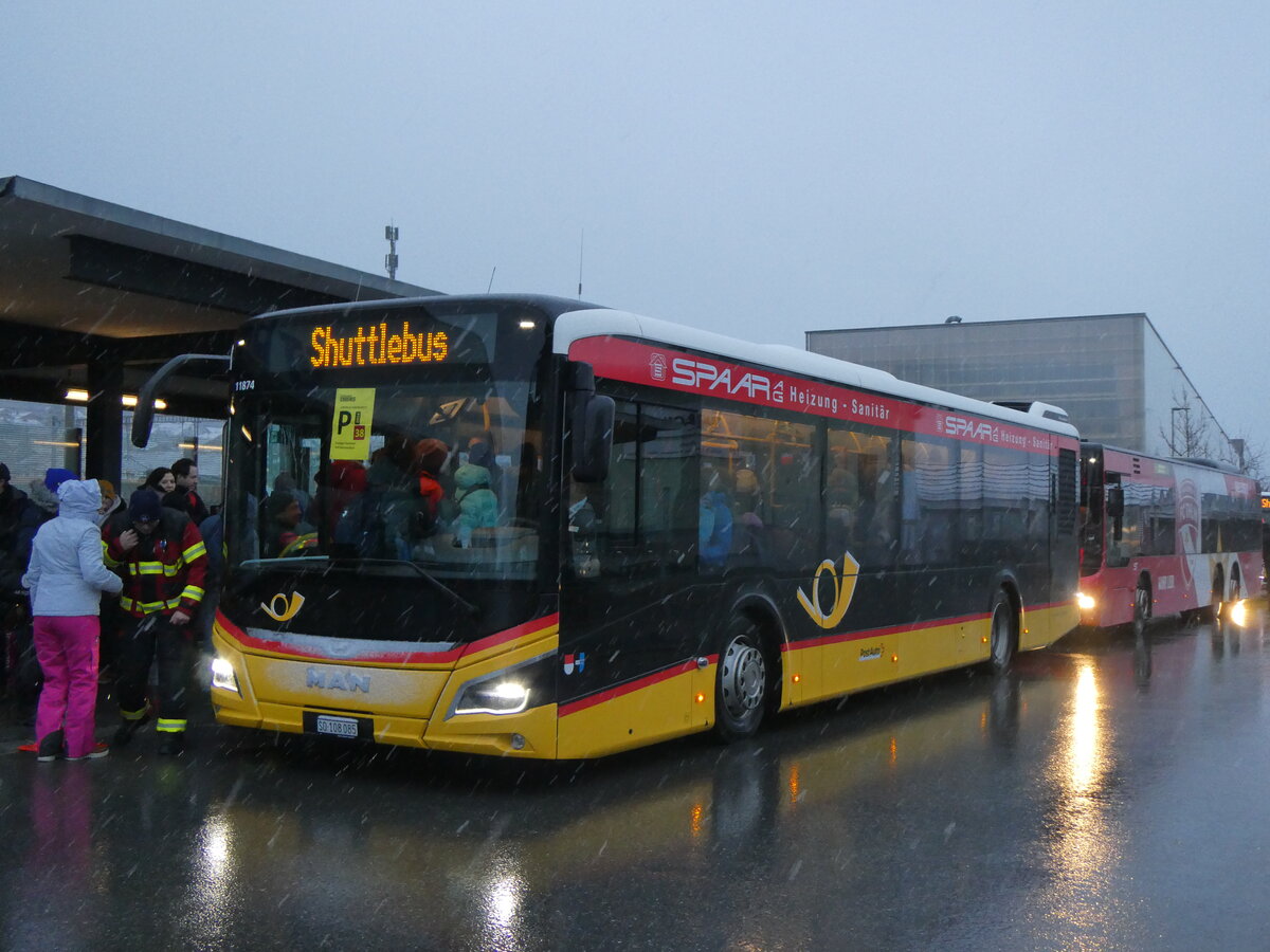 (258'176) - Wyss, Boningen - SO 108'085/PID 11'874 - MAN am 6. Januar 2024 beim Bahnhof Frutigen