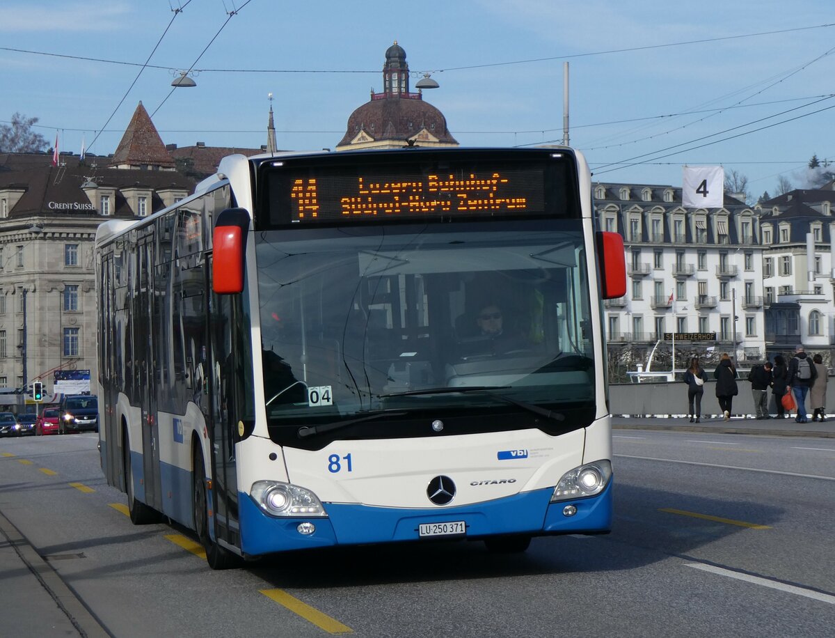 (259'152) - VBL Luzern - Nr. 81/LU 250'371 - Mercedes am 6. Februar 2024 in Luzern, Bahnhofbrcke