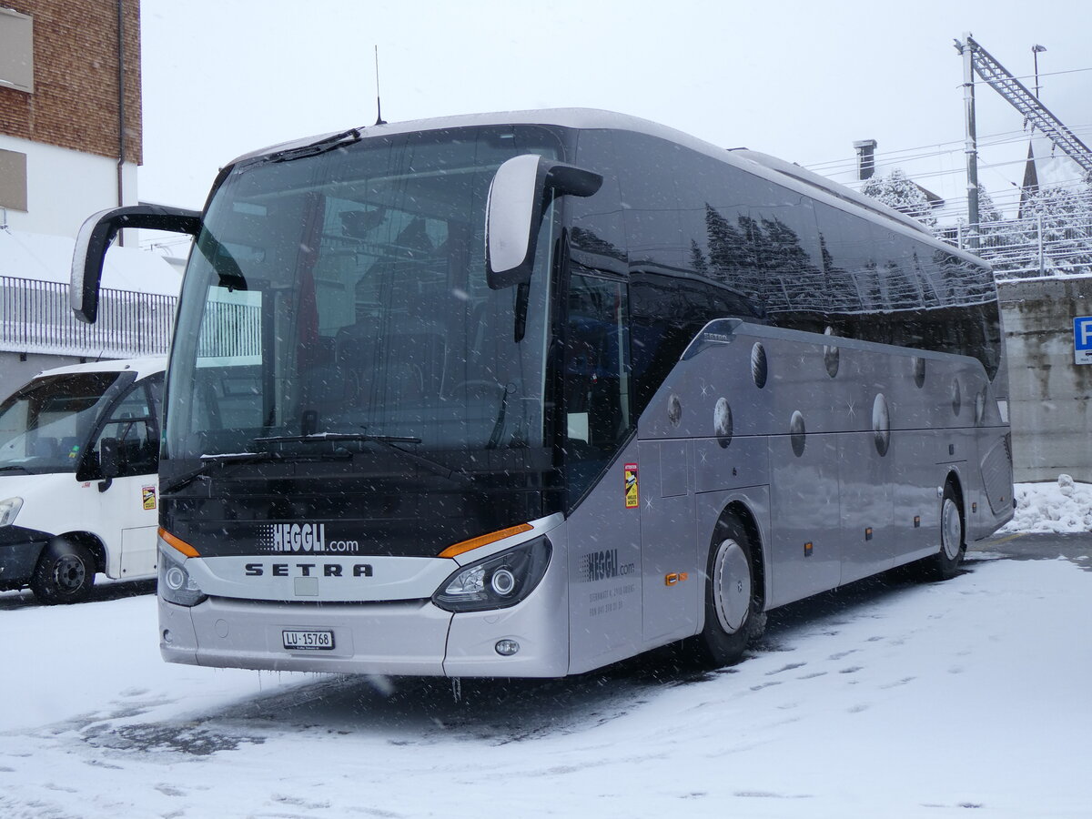 (259'535) - Heggli, Kriens - Nr. 38/LU 15'768 - Setra am 23. Februar 2024 in Andermatt, Bahnhofplatz