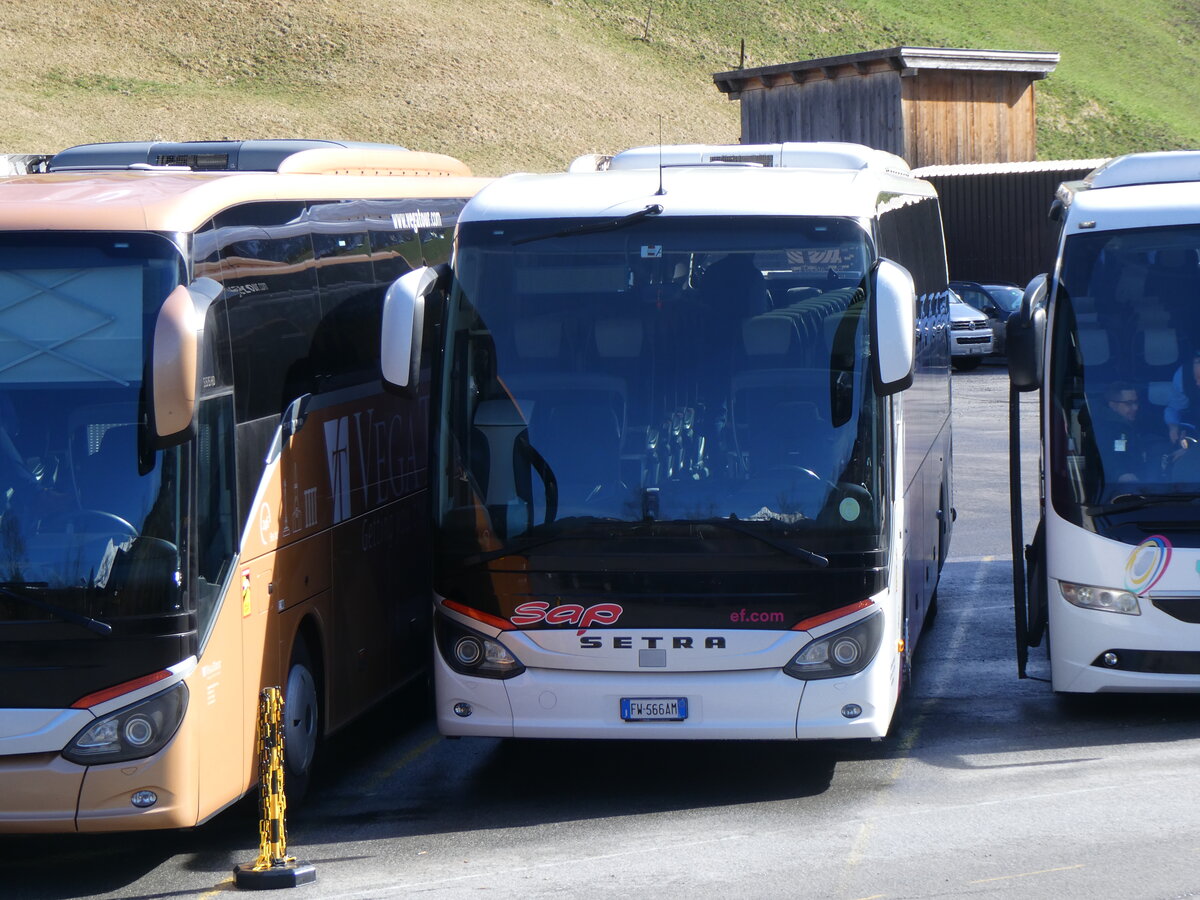 (260'487) - Aus Italien: Sap, Rivolta d'Adda - FW-566 AM - Setra am 19. Mrz 2024 in Grindelwald, Grund 